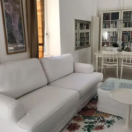 Apartmán Rome, Beautiful In A Vintage Building Lido di Ostia